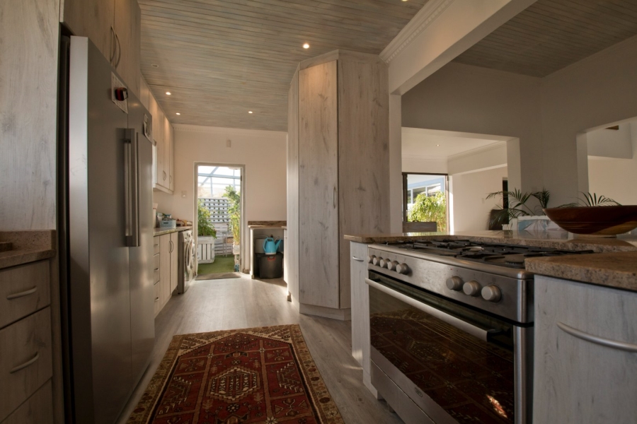 4 Bedroom Property for Sale in Outeniqua Strand Western Cape